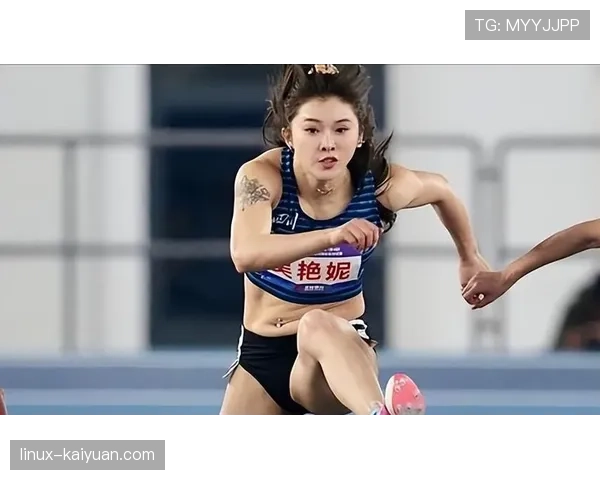 吴艳妮赛前涂睫毛膏的样子，真当自己是来走红毯的？